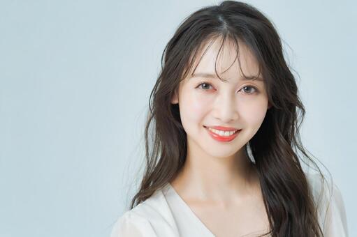 メイクアップしたロングヘアーの女性  ポートレート,あざとい,ファッションの写真素材