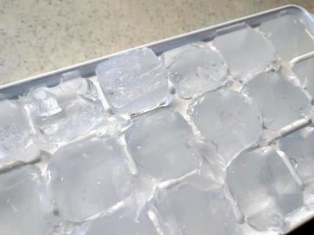 製氷皿で作った氷 製氷皿で作った氷 氷,アイス,製氷皿の写真素材
