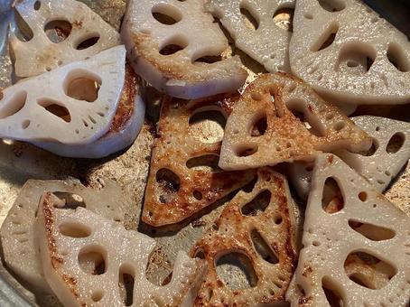 炒めた蓮根 料理,蓮根,甘辛煮の写真素材