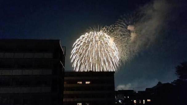 夏の夜空の花火 夏の夜空の花火の写真