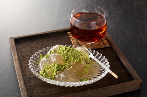 わらび餅【抹茶】とほうじ茶 わらび餅【抹茶】とほうじ茶 抹茶わらび餅,わらび餅,弾力の写真素材