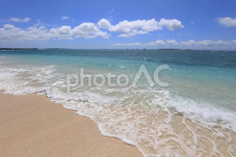 美しい沖縄のビーチと夏空 海,ビーチ,砂浜の写真素材
