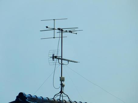 【風景写真】テレビ受信アンテナ 【風景写真】テレビ受信アンテナ アンテナ,uhfアンテナ,テレビの写真素材