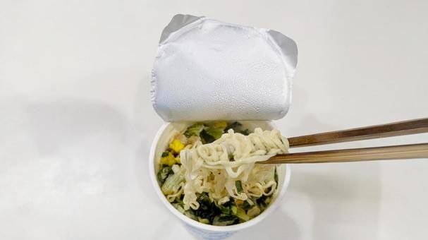 今日のお昼はカップラーメン! 今日のお昼はカップラーメン!の写真