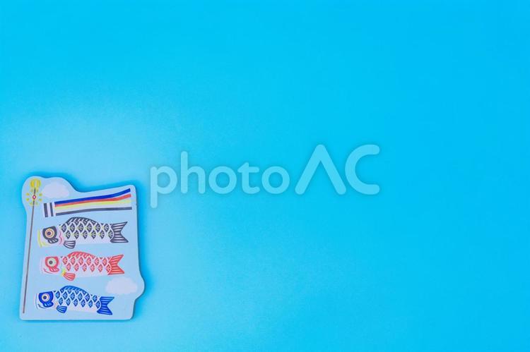 水色背景に鯉のぼりの置物 鯉のぼり,端午の節句,子供の日の写真素材