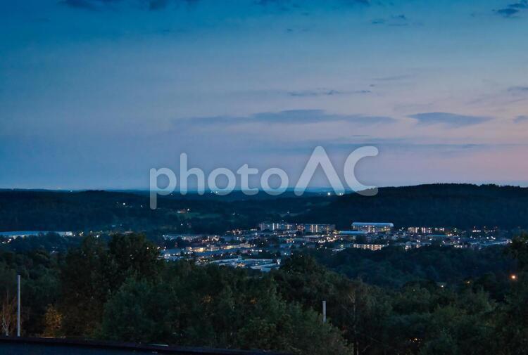 スウェーデンの夕闇の空と街の灯り スウェーデン,北欧,夕闇の写真素材