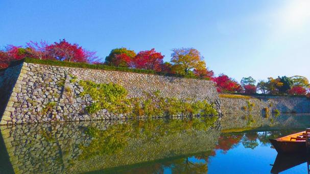 姫路城 堀 姫路城,白鷺城,紅葉の写真素材