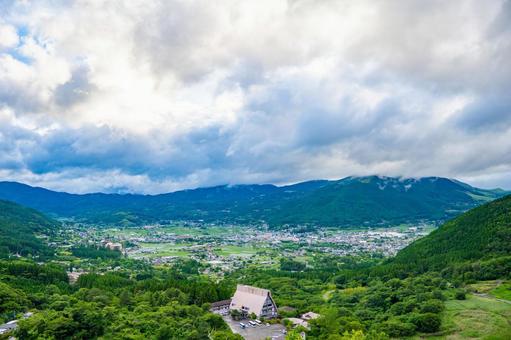 夏の由布岳 大分 夏の由布岳 大分 山,由布岳,草原の写真素材