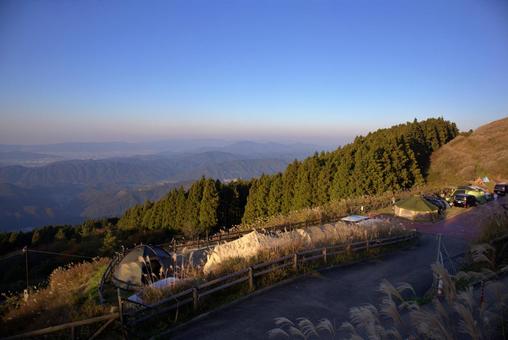 朝焼け前の生石高原と街並み 朝焼け前の生石高原と街並み 生石高原,秋,空の写真素材