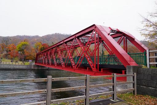 紅葉の支笏湖山線鉄橋 支笏湖,山線,山線鉄橋の写真素材
