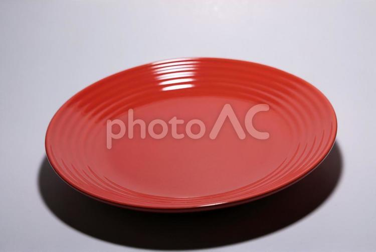 赤い皿のイメージ 皿,食器,赤の写真素材