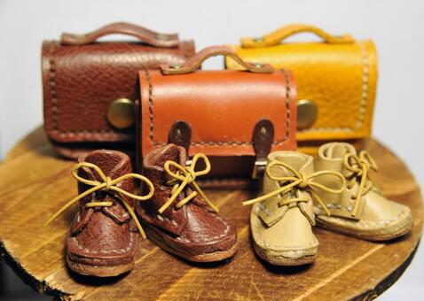 ミニチュアサイズのかわいい革の小物 ミニチュアサイズ,ハンドメイド,アクセサリーの写真素材