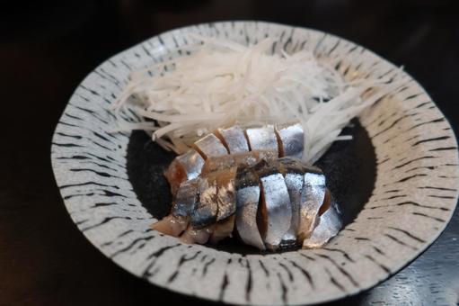 サンマの刺身(アップ) サンマの刺身(アップ)の写真