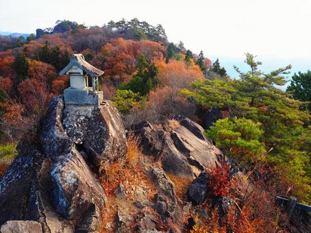 日本百低山・嵩山小天狗山頂 嵩山,小天狗,山頂の写真素材