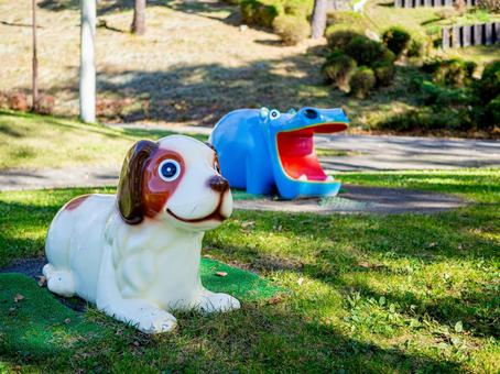 犬と青いカバの遊具 遊具,公園,犬の写真素材