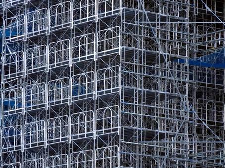 安全手摺枠を装備した枠組足場 安全手摺枠を装備した枠組足場 枠組足場,安全手摺枠,墜落労働災害防止の写真素材