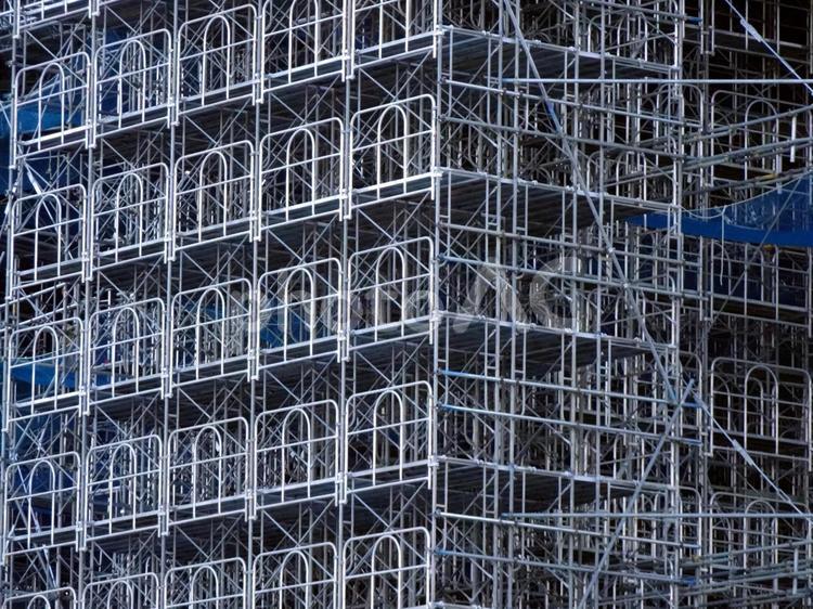 安全手摺枠を装備した枠組足場 枠組足場,安全手摺枠,墜落労働災害防止の写真素材