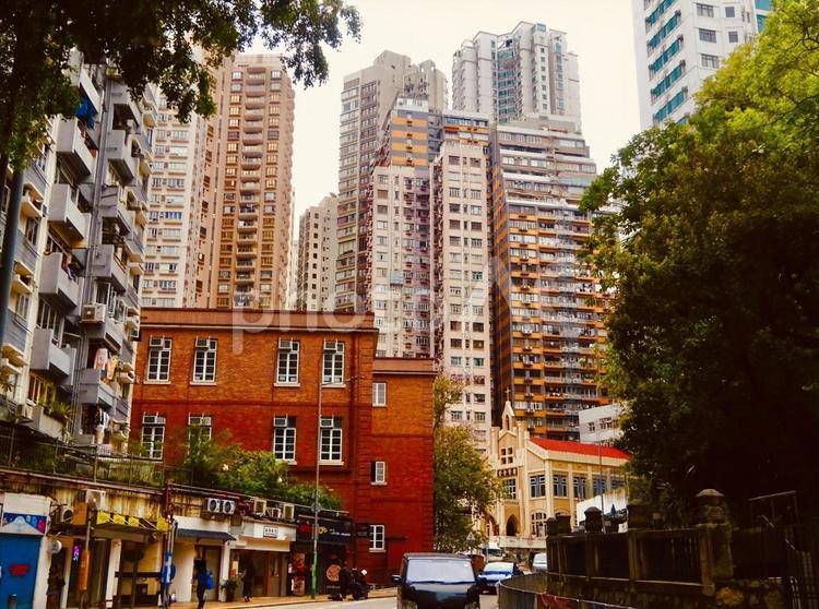 風情ある香港のタワマン群の眺め 空,スカイライン,ビジネスの写真素材