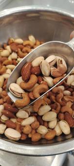 ミックスナッツ 焙煎,ミックスナッツ,ナッツの写真素材