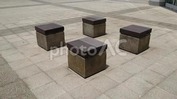 4つの椅子 椅子,休憩,外の写真素材