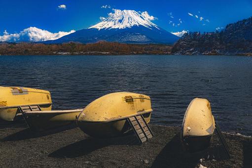精進湖から見た富士山 精進湖から見た富士山 富士山,自然,山の写真素材