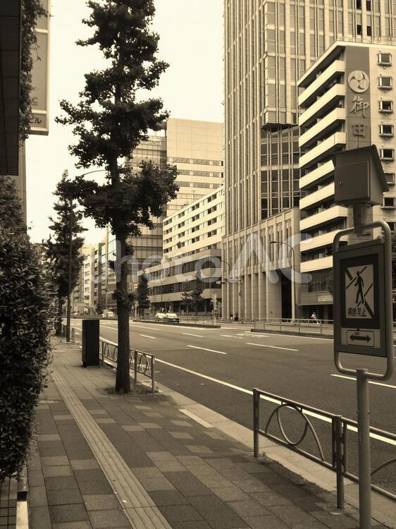 オフィス街の道.2 セピア,セピア色,オフィス街の写真素材