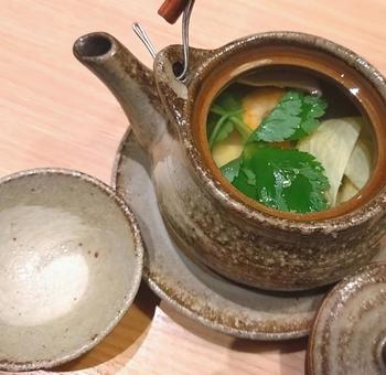 土瓶蒸し 土瓶蒸し 土瓶蒸し,マツタケの土瓶蒸し,和食の写真素材