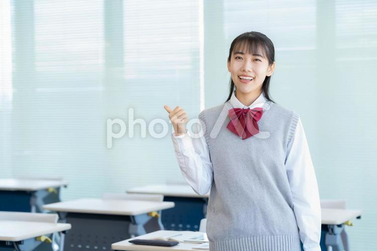 学校で勉強をする女子高生 塾,教育,勉強の写真素材