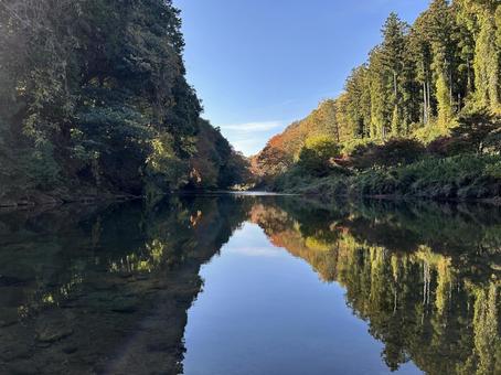 嵐山渓谷 秋の風景,川,秋空の写真素材