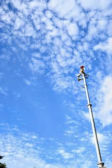空に広がる雲とスピーカー 空に広がる雲とスピーカーの写真