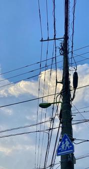 電柱と積乱雲 電柱,雲,積乱雲の写真素材