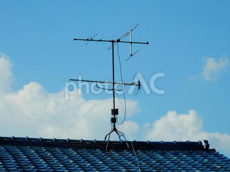 【風景写真】テレビ受信アンテナ アンテナ,uhfアンテナ,テレビの写真素材