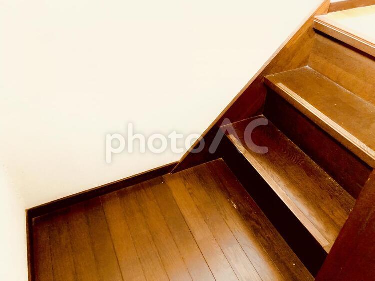 階段 こげ茶,デザイン（装飾）,ボードの写真素材