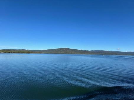 青空と湖の景色 青空と湖の景色 湖,森,空の写真素材