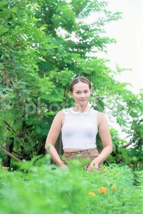 タンクトップのアジア人女性 タンクトップ,女性,女の子の写真素材
