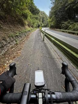 猿投グリーンロードの自転車通行帯 猿投グリーンロード,自転車通行帯,自転車専用道の写真素材