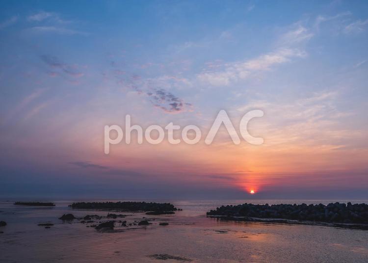 礼文島からの朝日 風景,朝日,自然の写真素材