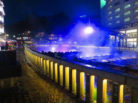 草津温泉の湯畑のライトアップ 草津温泉,湯畑,ライトアップの写真素材