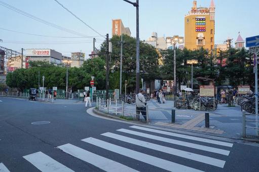 京阪京橋駅前 交差点 京阪京橋駅前 交差点 大阪市,京橋駅,関西の写真素材