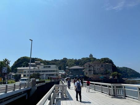 江ノ島弁天大橋から江ノ島へ 江ノ島,鎌倉,神奈川の写真素材