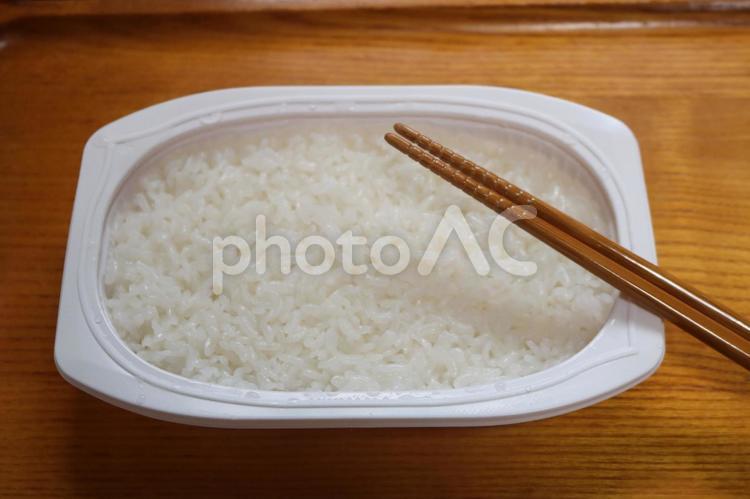 レトルトパックのご飯と箸 ご飯,パック,ライスの写真素材