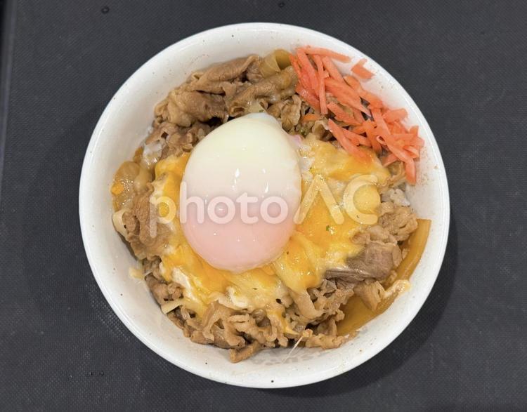 チーズ牛丼　特盛り　温玉付き サイドメニュー,小鉢,チーズ牛丼の写真素材