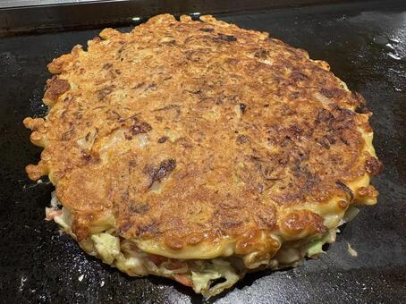 鉄板　お好み焼き　上からアングル お好み焼き,粉物,鉄板の写真素材