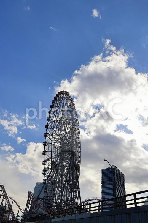 観覧車がある風景 横浜,みなとみらい,空の写真素材