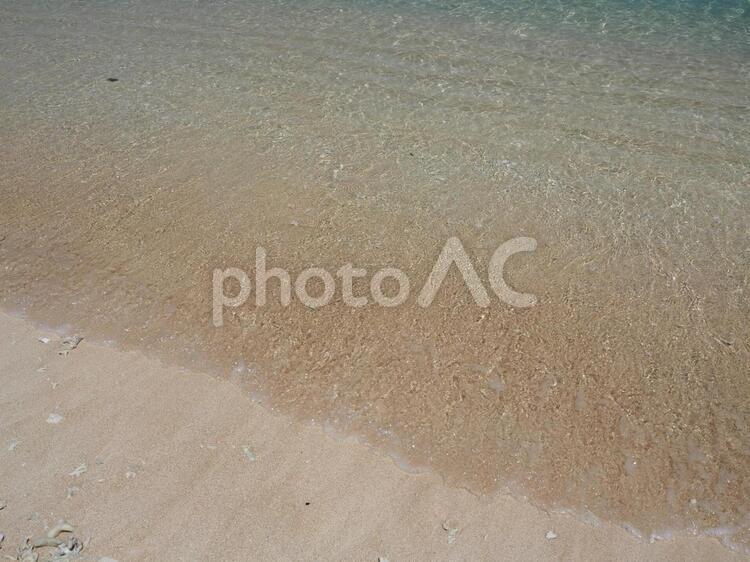 波照間島のニシ浜の波打ち際 ニシ浜,ビーチ,波照間島の写真素材