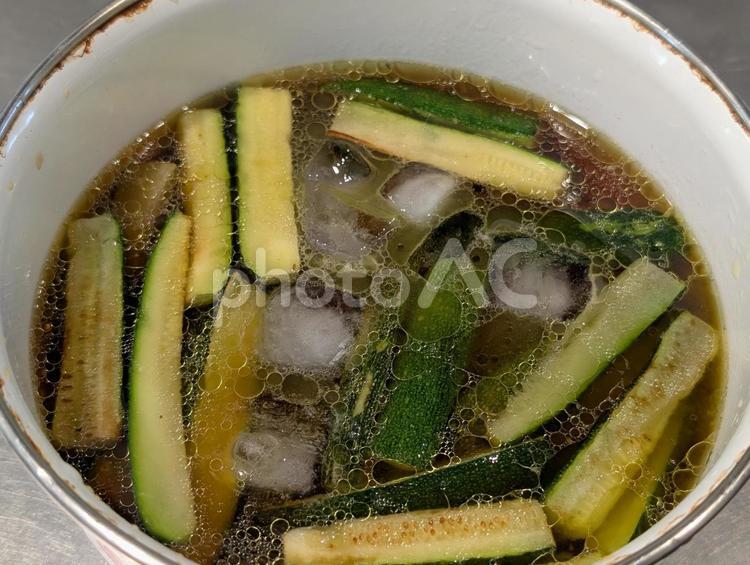 ズッキーニの揚げびたし ズッキーニ,揚げびたし,野菜の写真素材