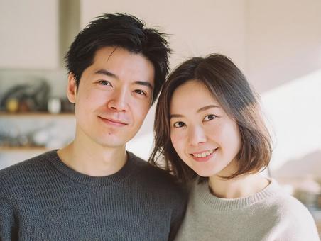 穏やかな表情の二人のポートレートの写真