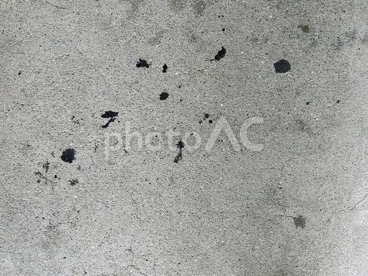 黒い染みが残るコンクリ床面の質感 コンクリート,床面,汚れの写真素材