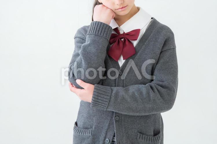 悩む制服を着た女の子 進路,勉強,悩むの写真素材