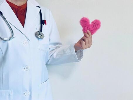 ハートを持った女医・メンタルケア ハート,女医,こころの写真素材